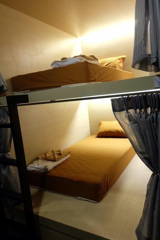 Rockstel Loma Hostel Phuket Buitenkant foto