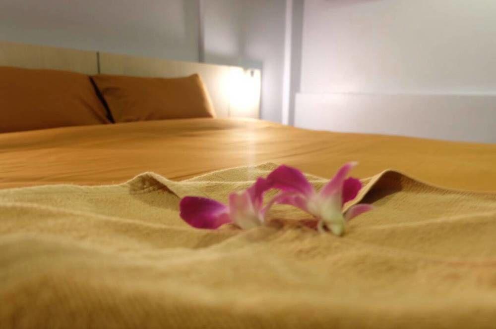 Rockstel Loma Hostel Phuket Buitenkant foto
